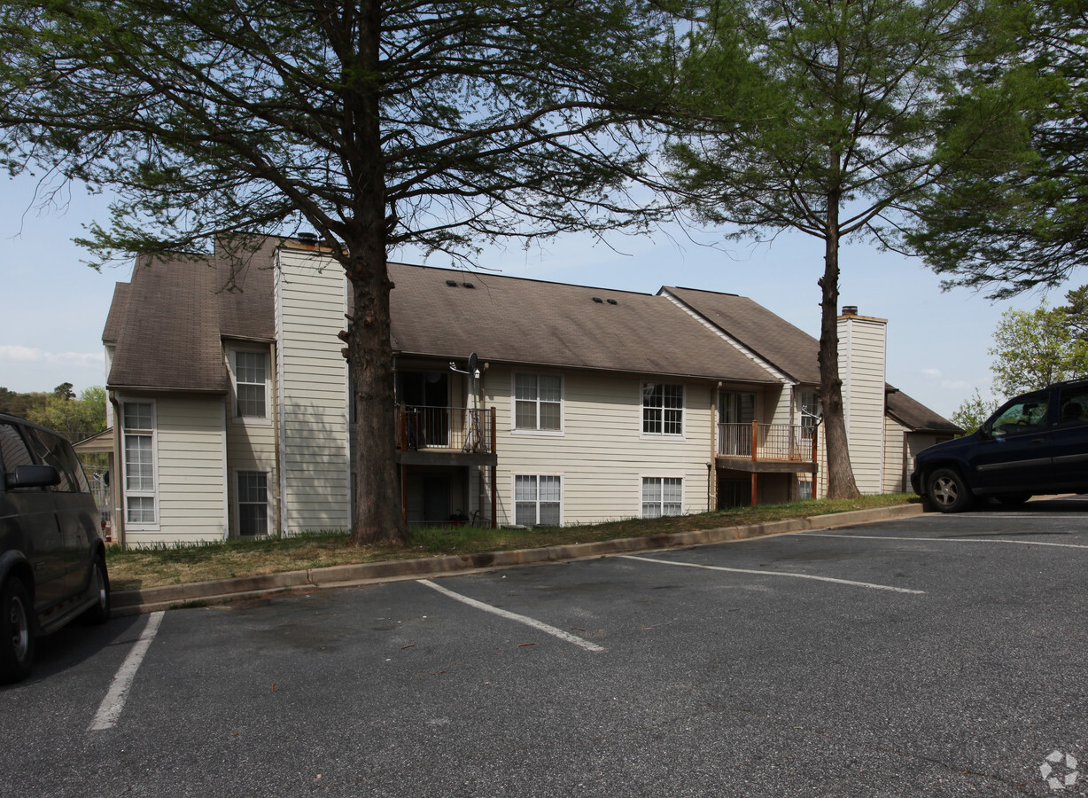 Pointe Lanier - Pointe Lanier Apartments