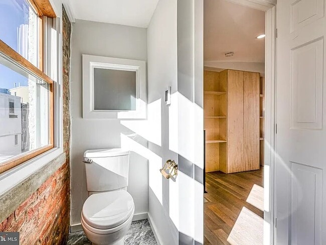 Photo - 2212 Panama St