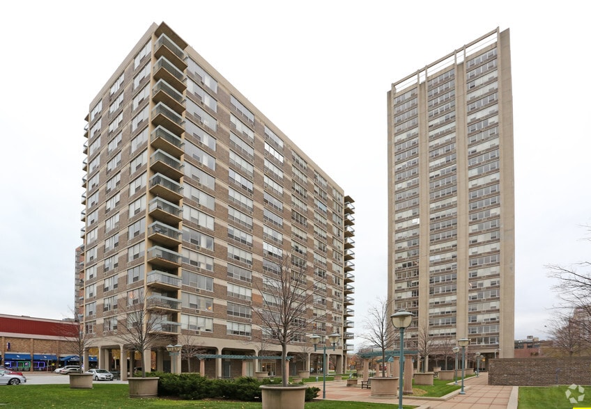 Juneau Village Towers Apartments For Rent in Milwaukee, WI