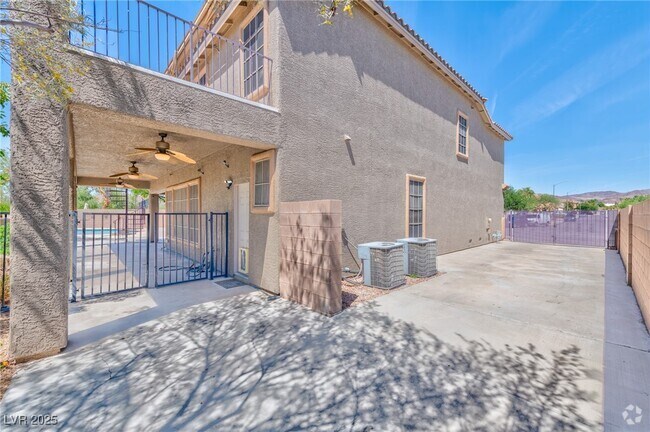 Building Photo - 201 Palmarosa St Rental