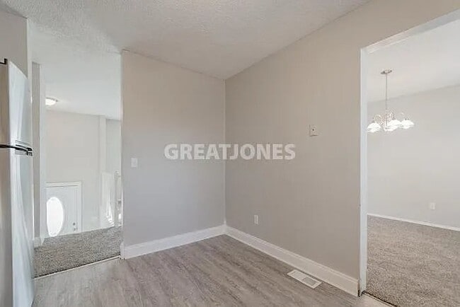 Photo - 119 Woodspur Rd