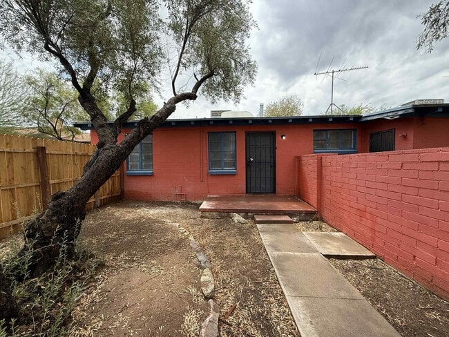 Photo - 2702 E Elm St