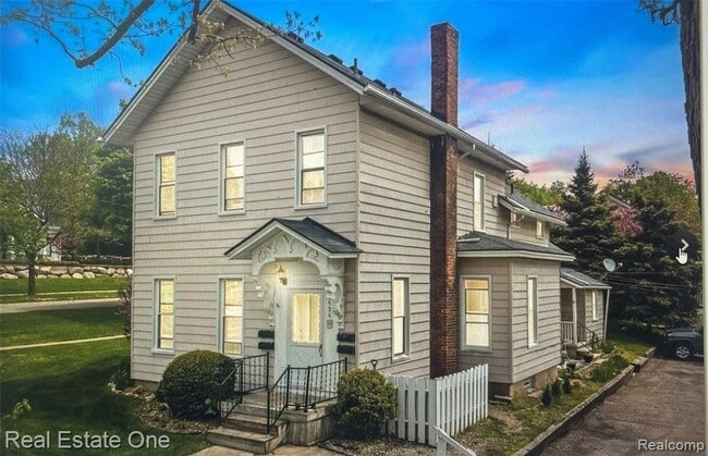 Building Photo - 434 Hickory St Unit 2