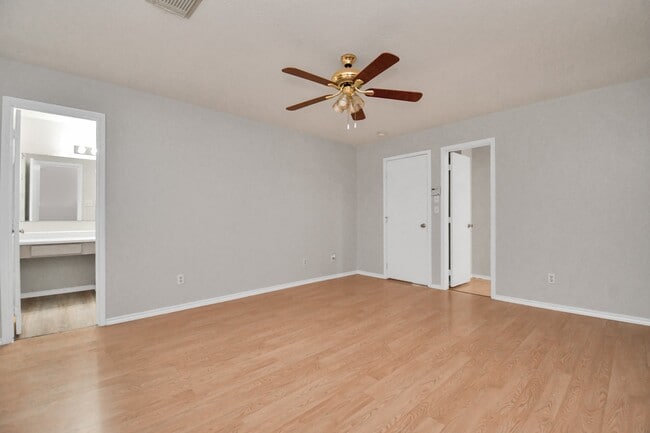 Photo - 3919 Rolling Springs Ln