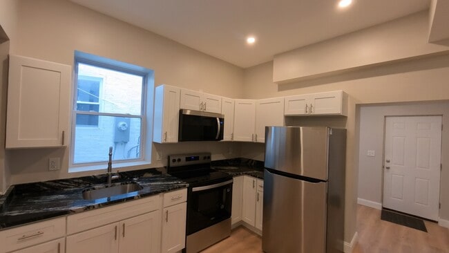 Building Photo - 4646 York Rd Unit 4