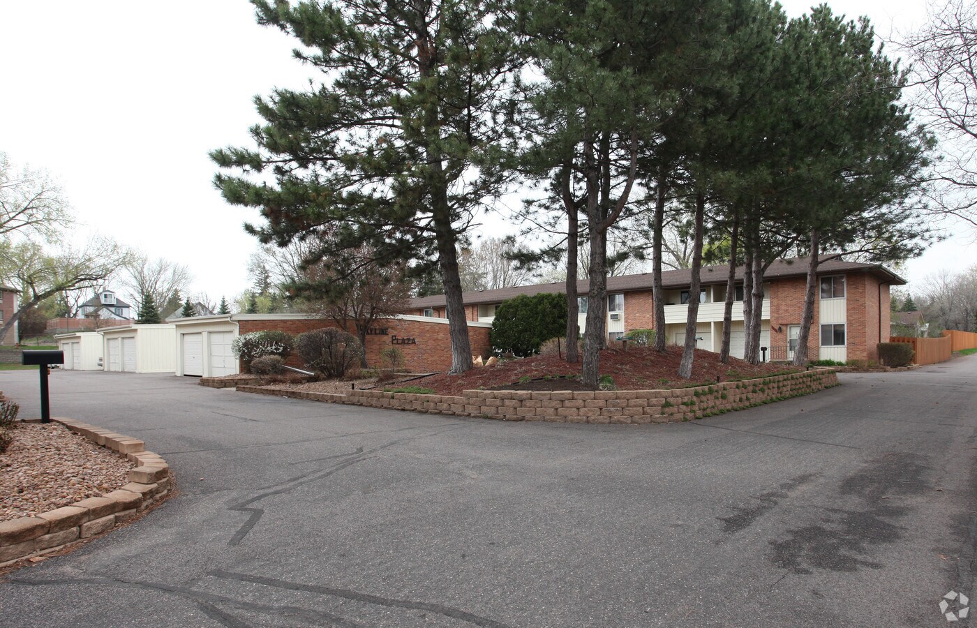 Photo - Skyline Plaza