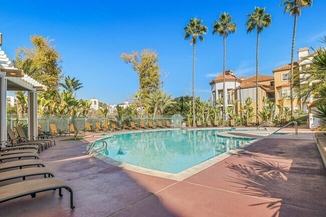 Photo - Remodeled River-View Corner Unit with Oversized Patio Unidad 111