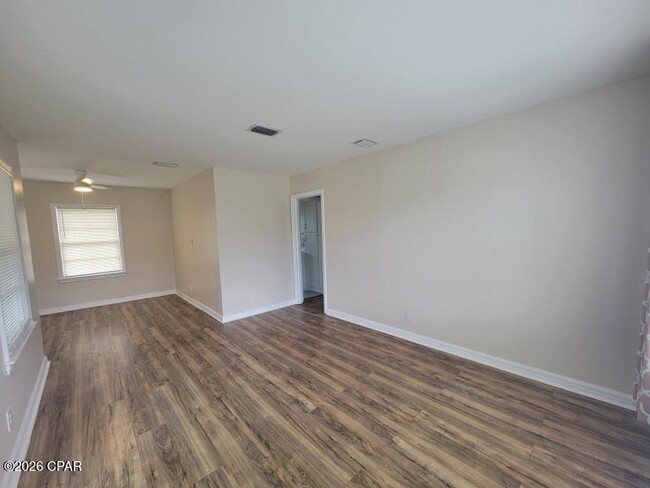 Photo - 1010 E 2nd Place East