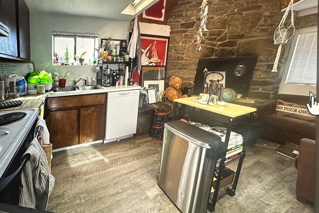 Photo - 1047 Danby Rd