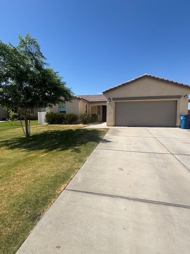 Upscale Living: Stunning 5-Bedroom, 3-Bath... - Upscale Living: Stunning 5-Bedroom, 3-Bath... House