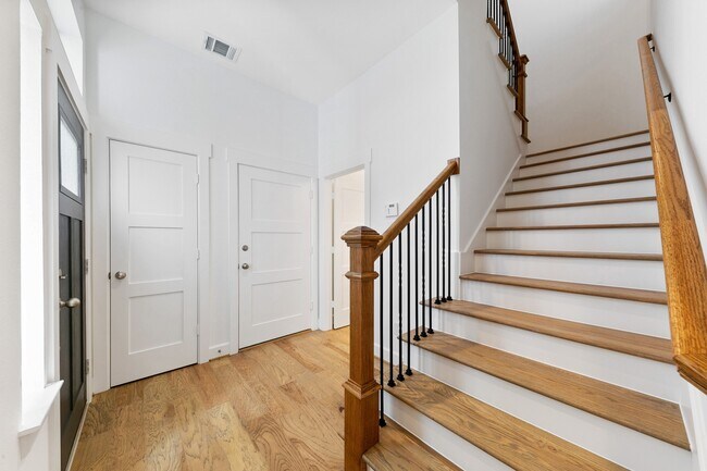 Photo - 1127 E 23rd St