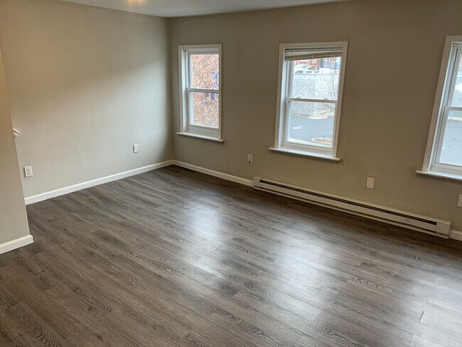 Photo - 657 Northampton St Unidad 3