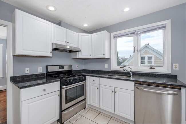 Building Photo - 10 Kilby St Unit 3R Rental