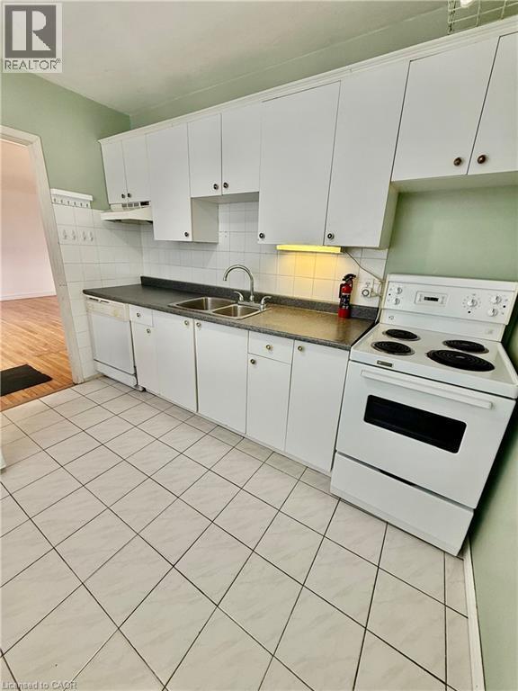 Photo - 194 E 15th St