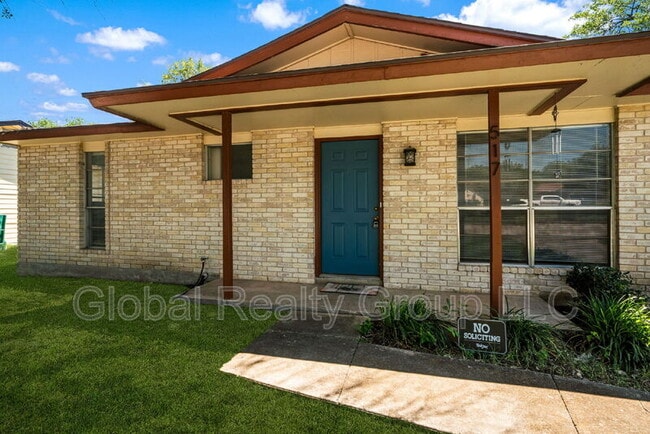 Building Photo - 517 Oak Dr