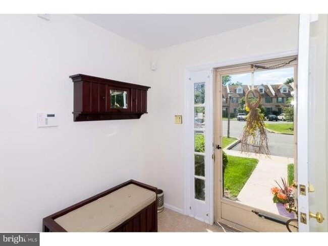 Photo - 137 Discovery Ct