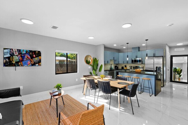 Photo - 1350 NW 28th St Unidad FL1-ID1258047P