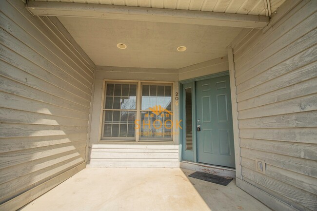 206 E Pine Ave