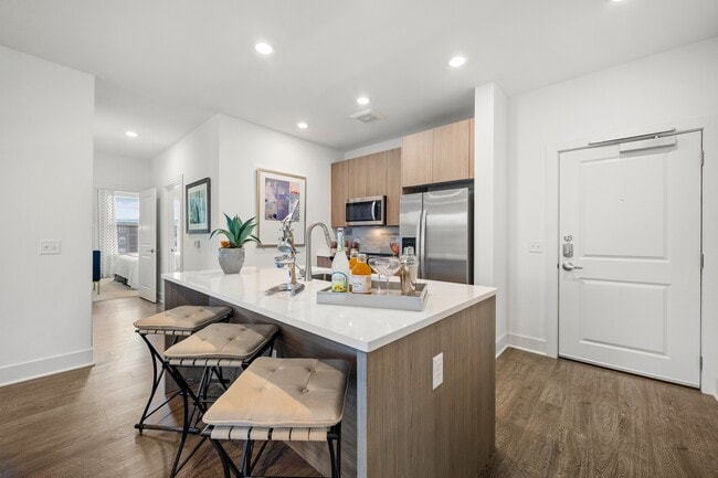 Counter-height kitchen seating, perfect for entertaining