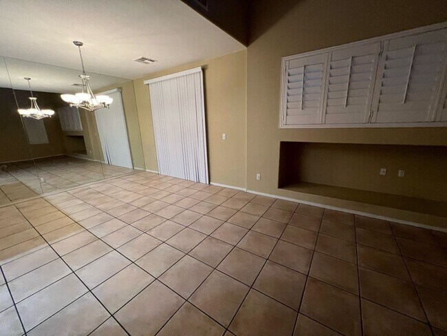 Photo - 205 Priority Point St