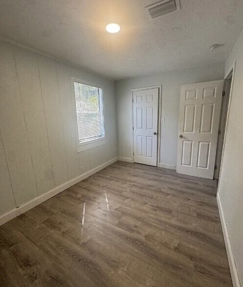 Photo - 2437 University Dr