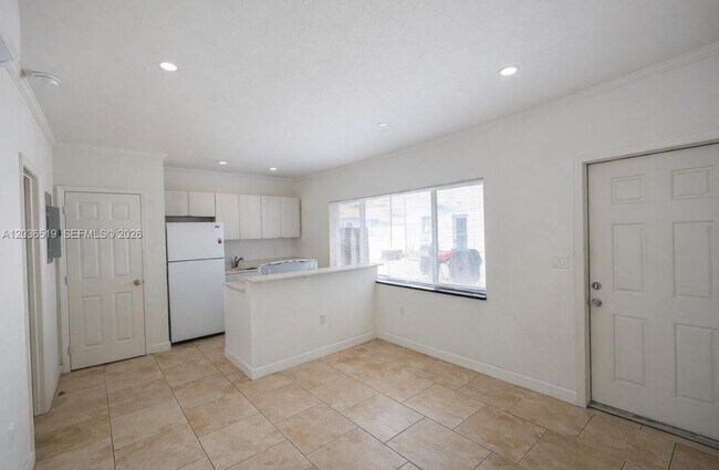 Photo - 572 NE 67th St Unidad 5