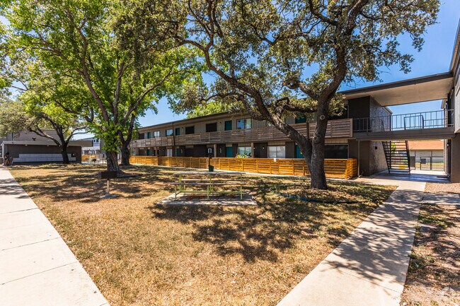 iConic At The Station - iConic At The Station Apartments