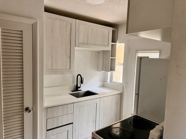 Building Photo - 1821 NE 168th St Rental