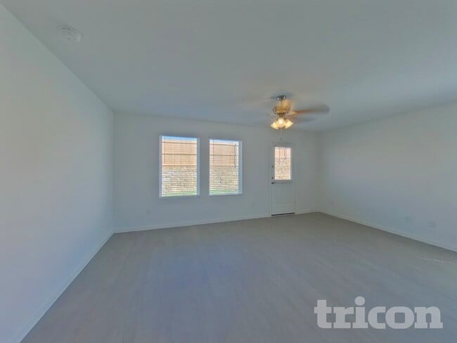 Photo - 10700 Dusty Rnch Rd