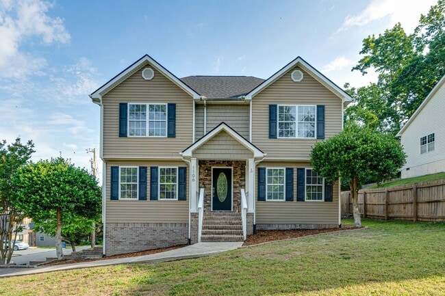 Building Photo - 3BR 2BA