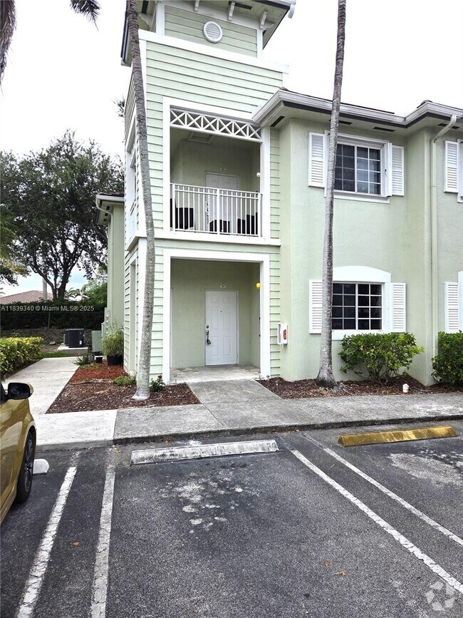 Building Photo - 2630 NE 3rd Dr Unit 101 Rental