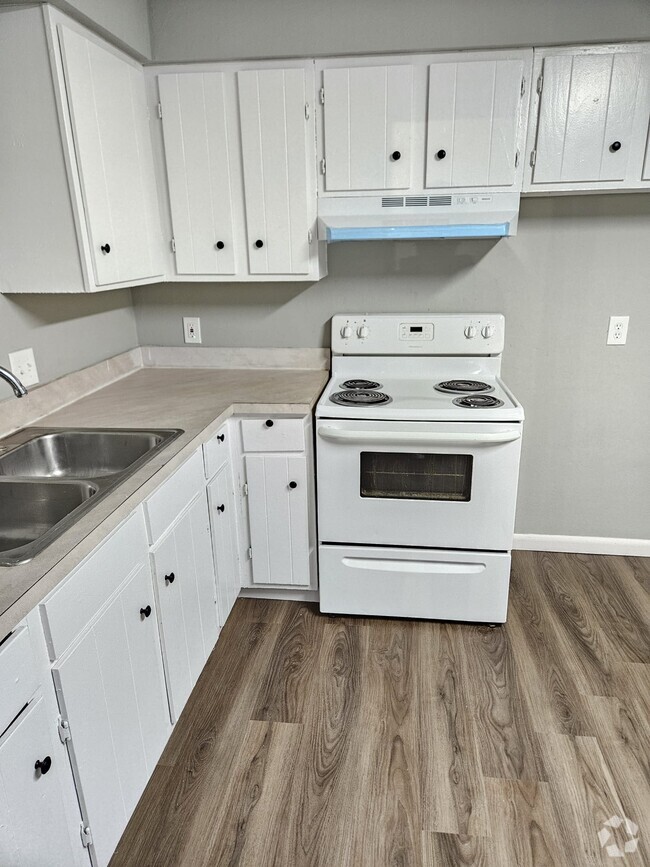 Building Photo - 1818 E 42nd St Rental