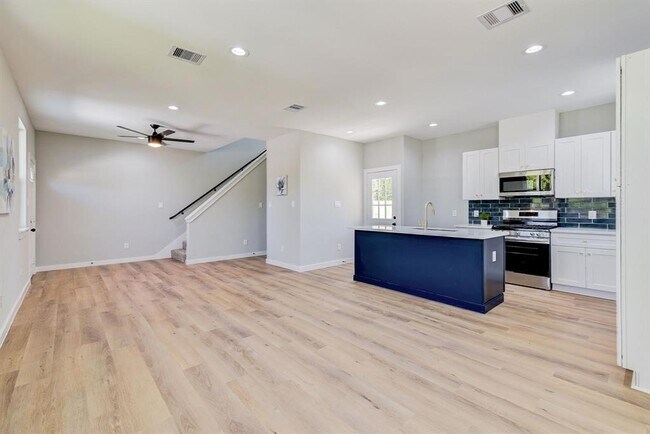 Photo - 8404 Tate St Unidad A