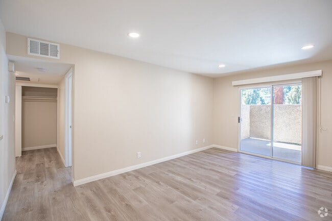 1BR, 1BA - 645SF UPGRADED Rate $2200