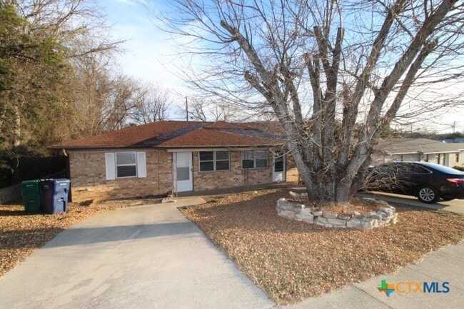 Building Photo - 308 Bonnie Ln Unit A