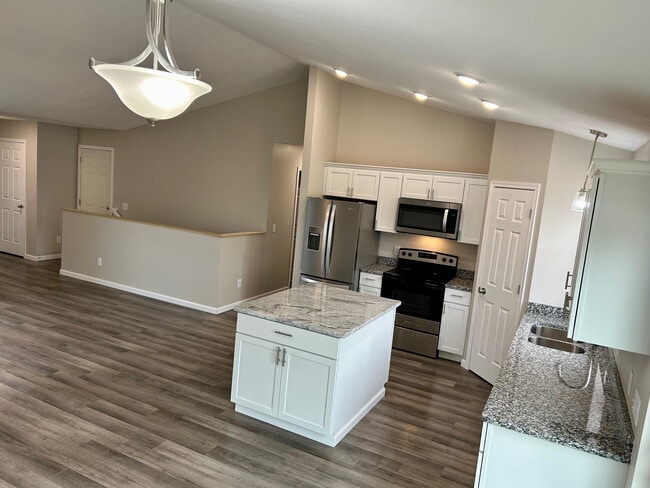 Photo - 18512 Salem St NW