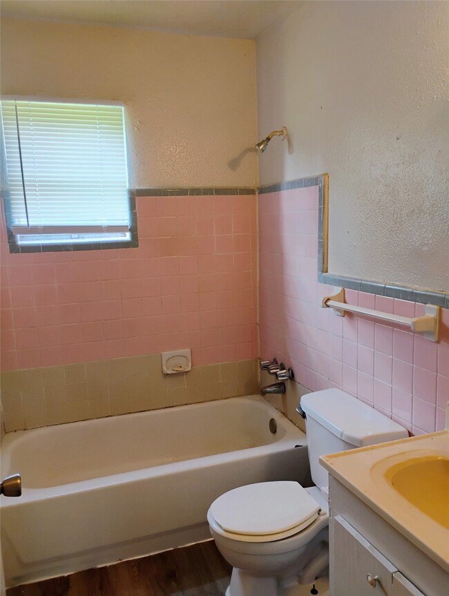Photo - 4223 Rockingham St