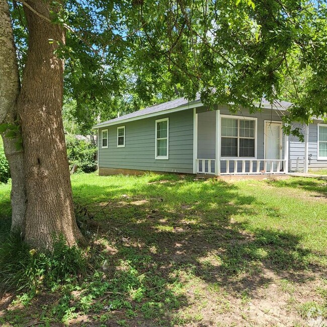 Building Photo - 901 Cedar St Rental