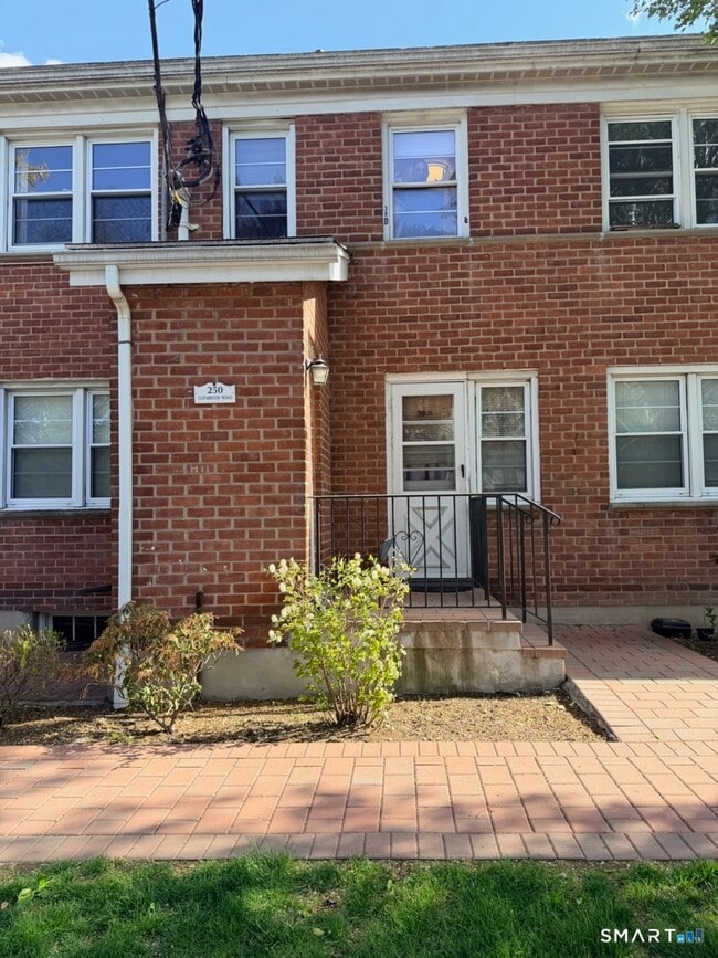Building Photo - 250 Glenbrook Rd Unit D
