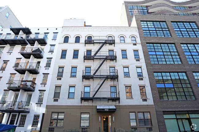 Photo - 452 W 19th St