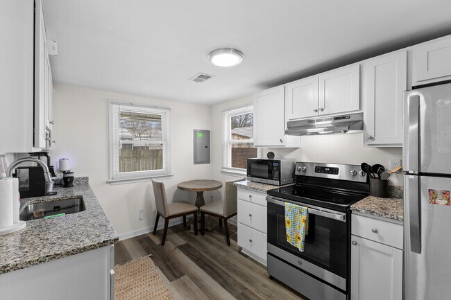 Photo - 5222 Williams St