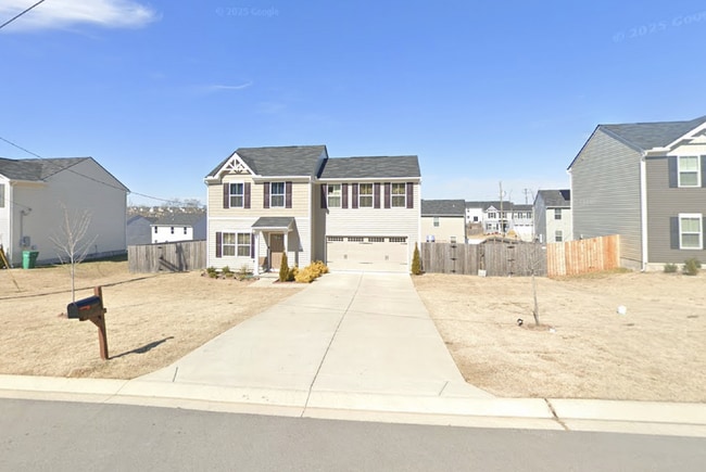 Building Photo - Spacious 4-Bedroom Home for Rent in Prime ...