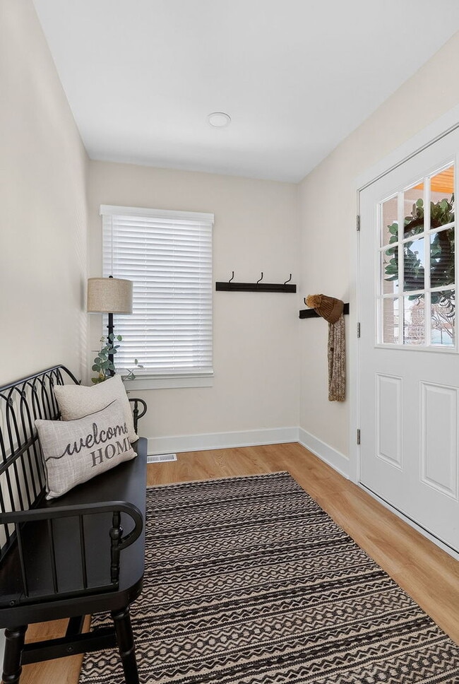 Photo - 102 E 56th St