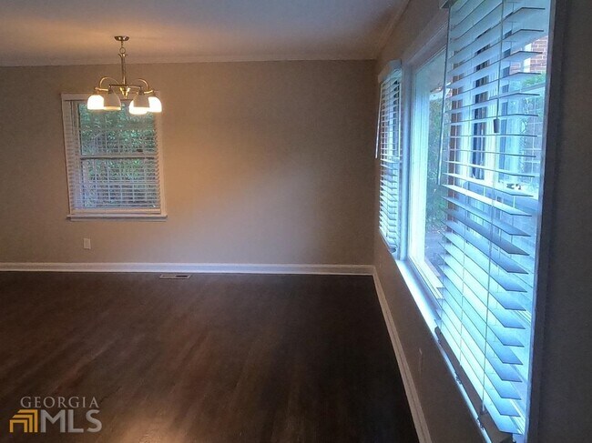 Photo - 817 North St NW