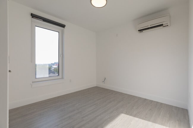 Building Photo - 42 North Beacon St Rental
