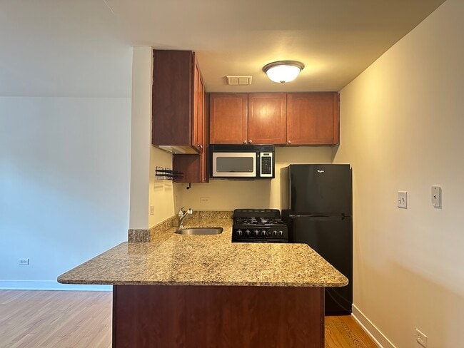 Photo - 650 W Wrightwood Ave Unit 305