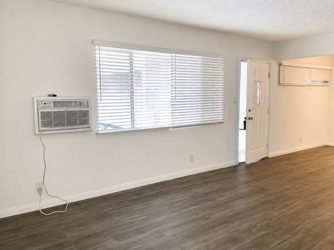 Photo - Parr, 10424-10425 Unit 10425 #B