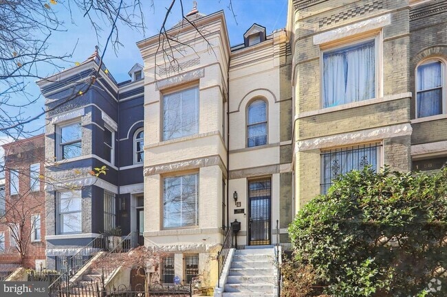 Building Photo - 1956 2nd St NW Rental