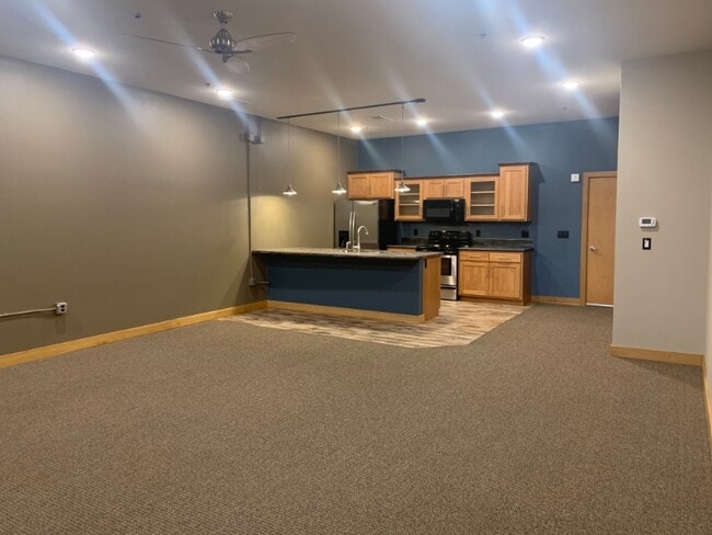 Photo - 208 N Main St