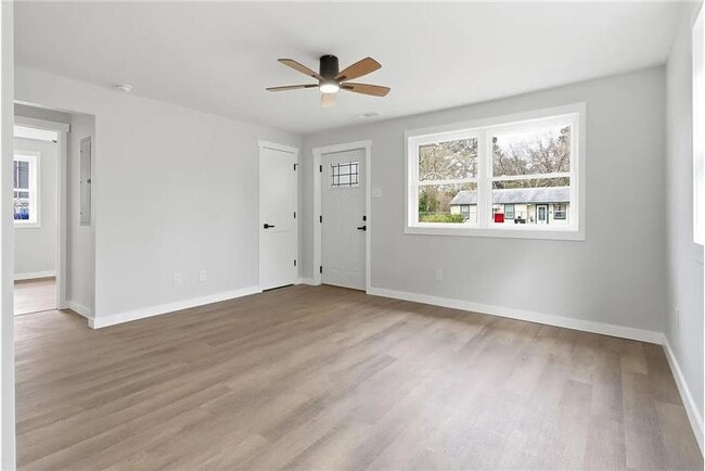 Photo - 1543 Evergreen St